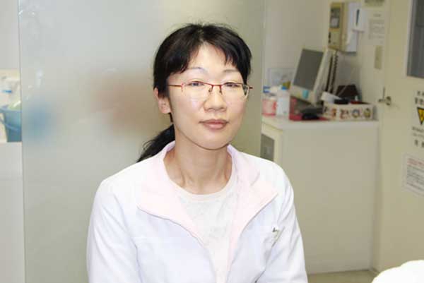 歯科医師：茅野 千鶴子